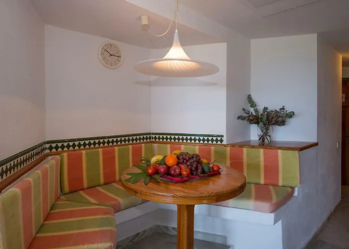 Hovima Altamira 3* أذيخي